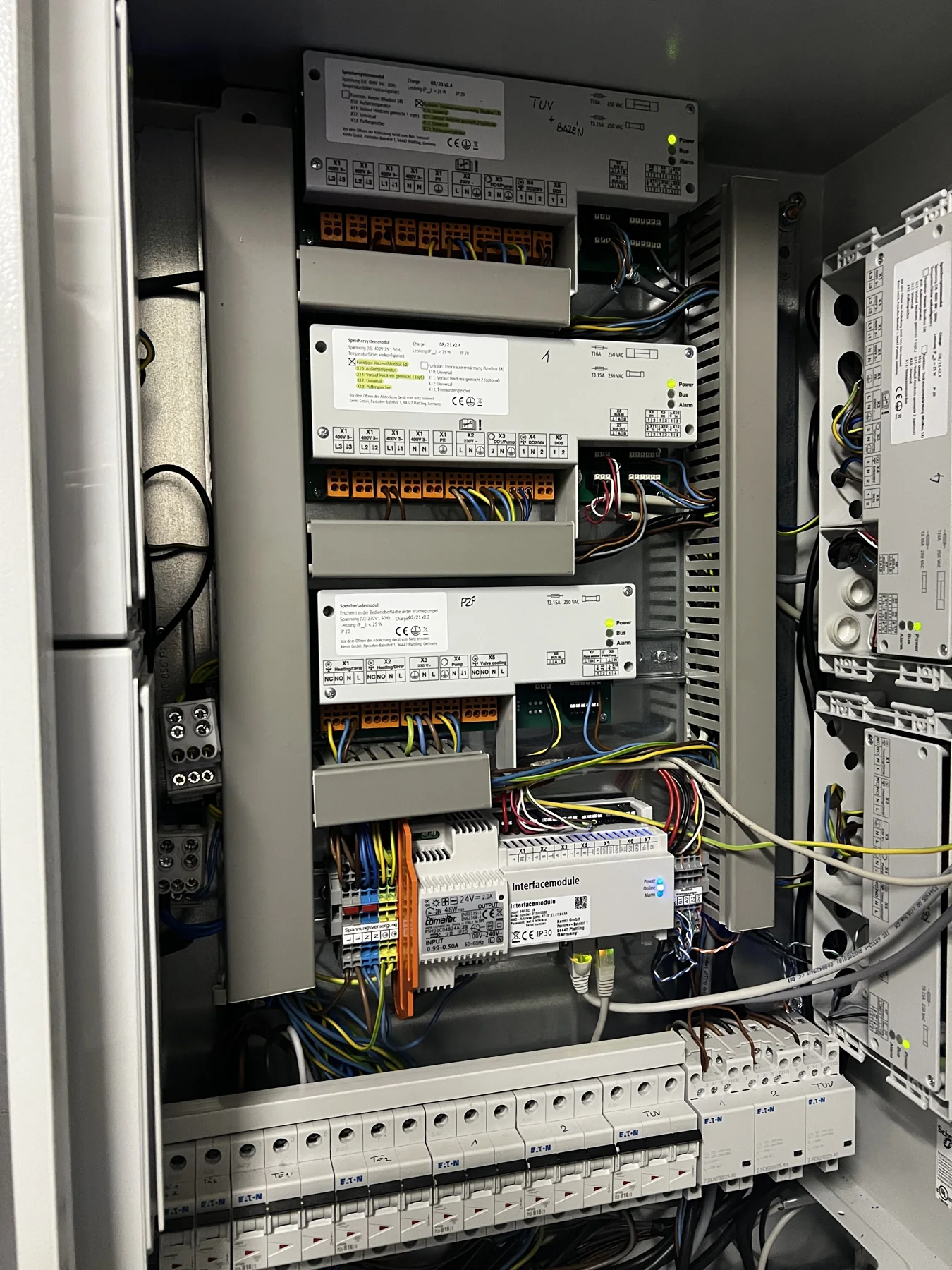Vícegenerační dům v Doksech. Elektrická a řídicí část nové soustavy.